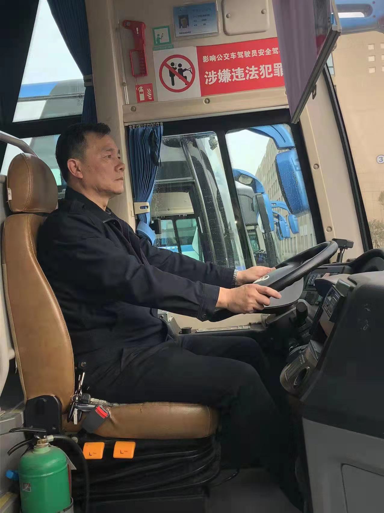 經(jīng)營發(fā)展事業(yè)部駕駛員朱崇喜拾金不昧受表揚(yáng)