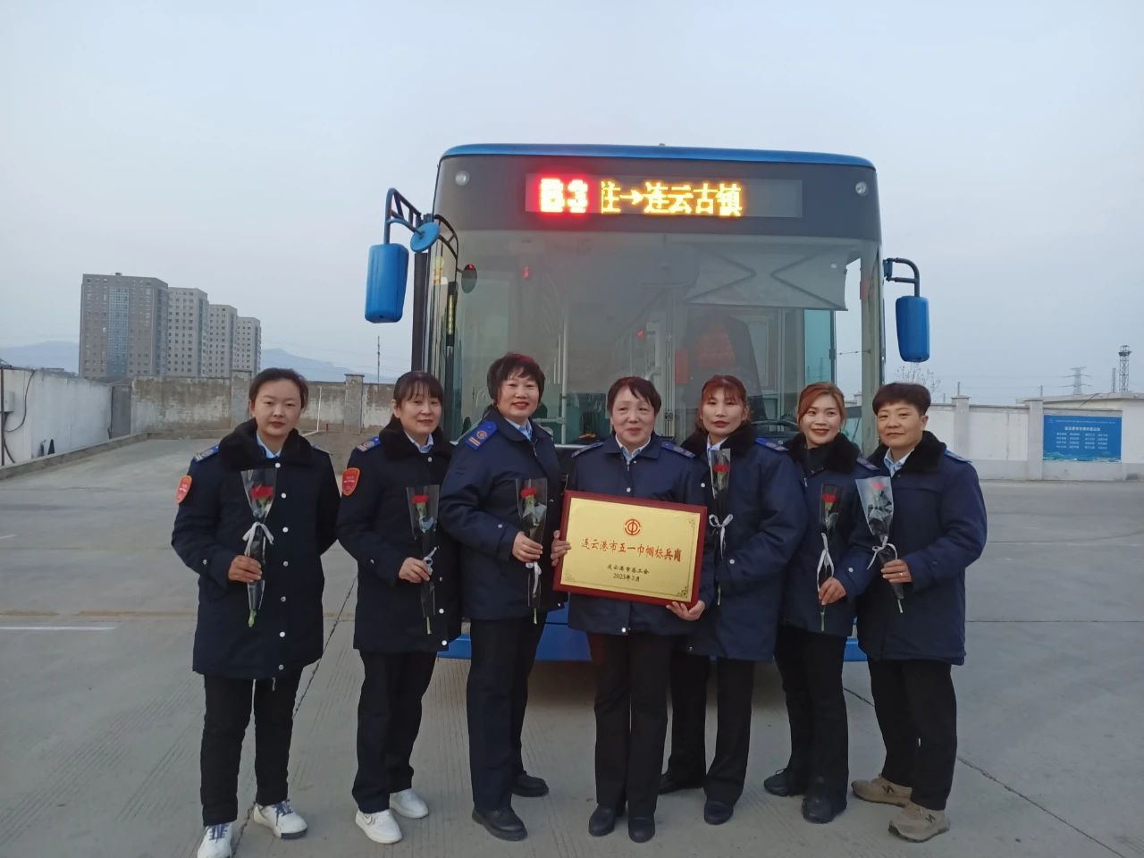 公交集團(tuán)B3線班組獲市“五一巾幗標(biāo)兵崗”榮譽(yù)稱號