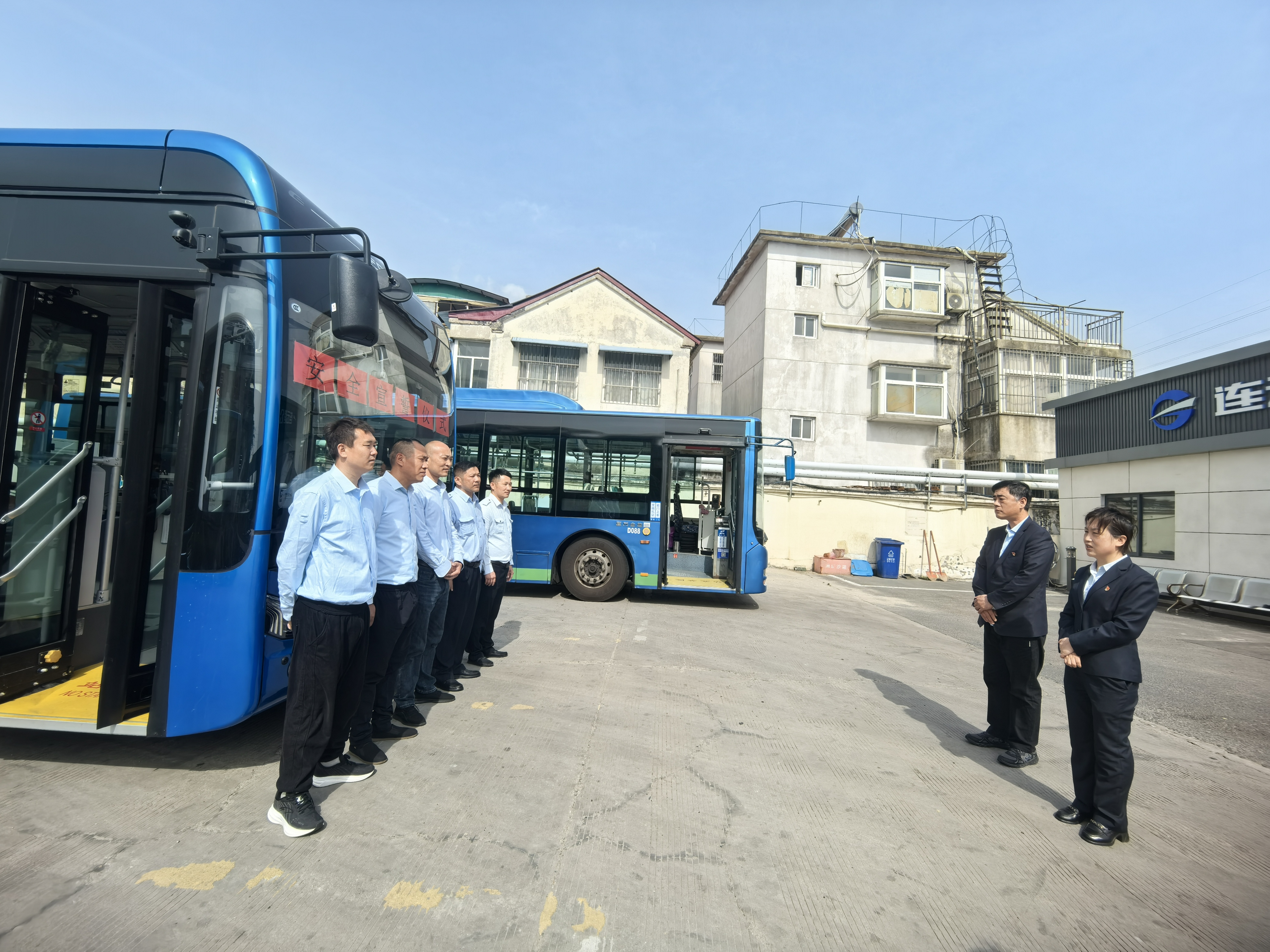 你予我一份誓詞，我與你共享榮光--公交集團(tuán)開展新入職駕駛員安全行車宣誓儀式