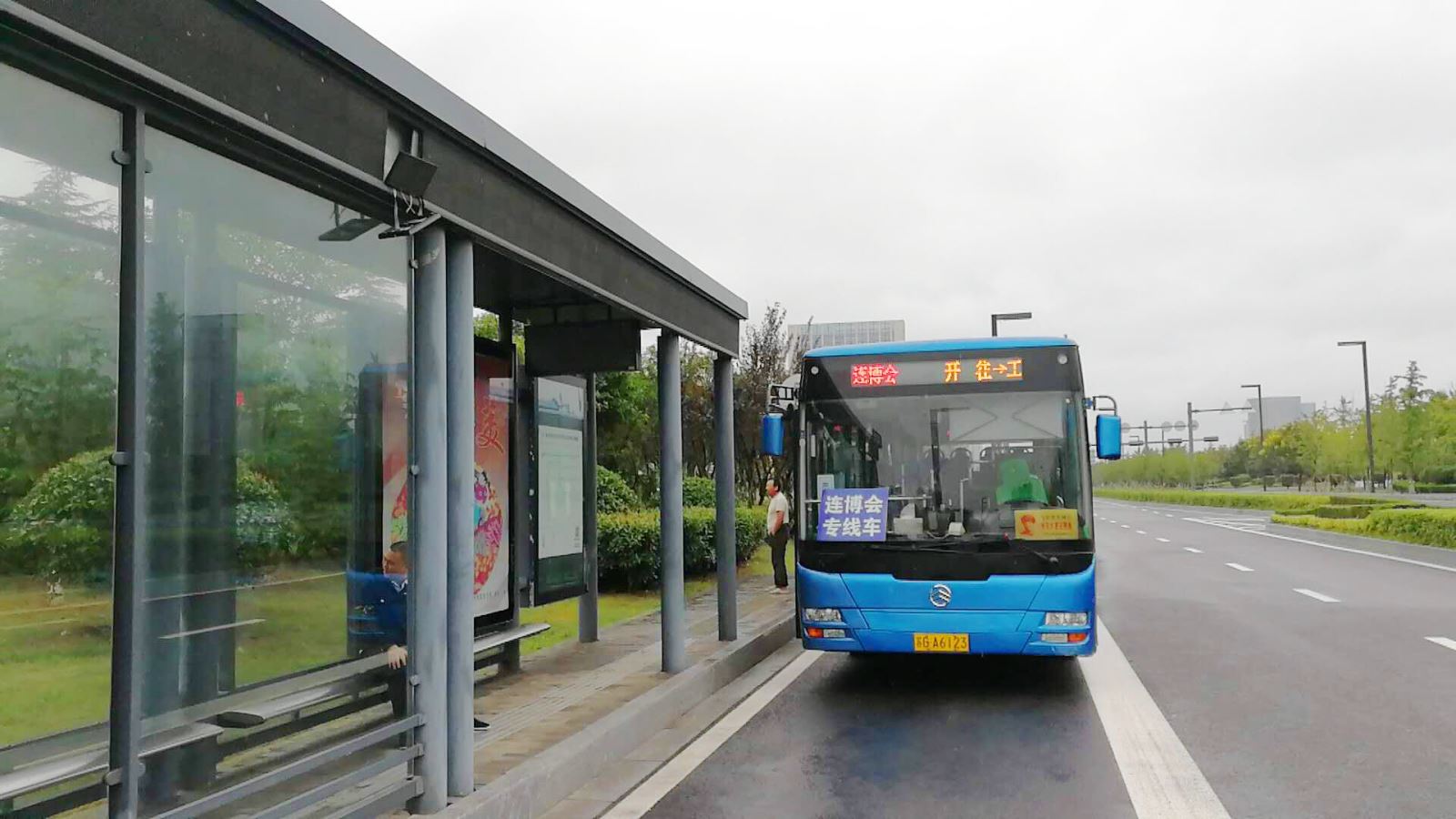 2019年“連博會”期間，公交集團開辟2條公交直達專線、調(diào)整6條常規(guī)公交線路保障市民安全便捷出行