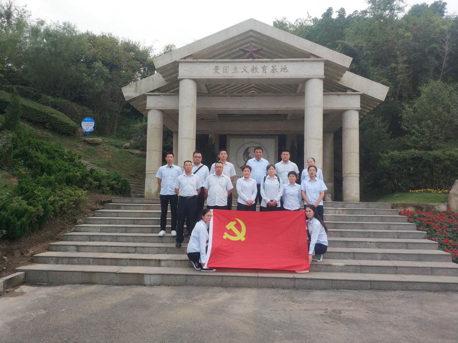 公交集團公交事業(yè)二部開展“銘記豐功偉績、傳揚英烈精神”宣傳教育活動