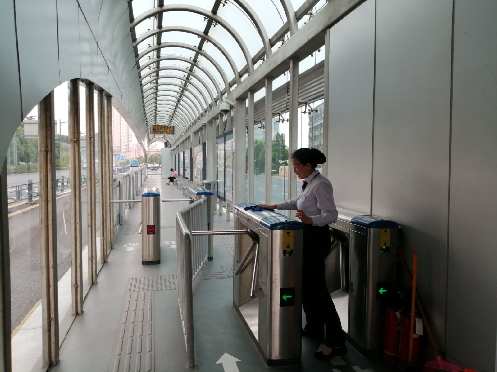 老吾老，以及人之老 公交集團(tuán)站務(wù)員陳新梅的工作法則